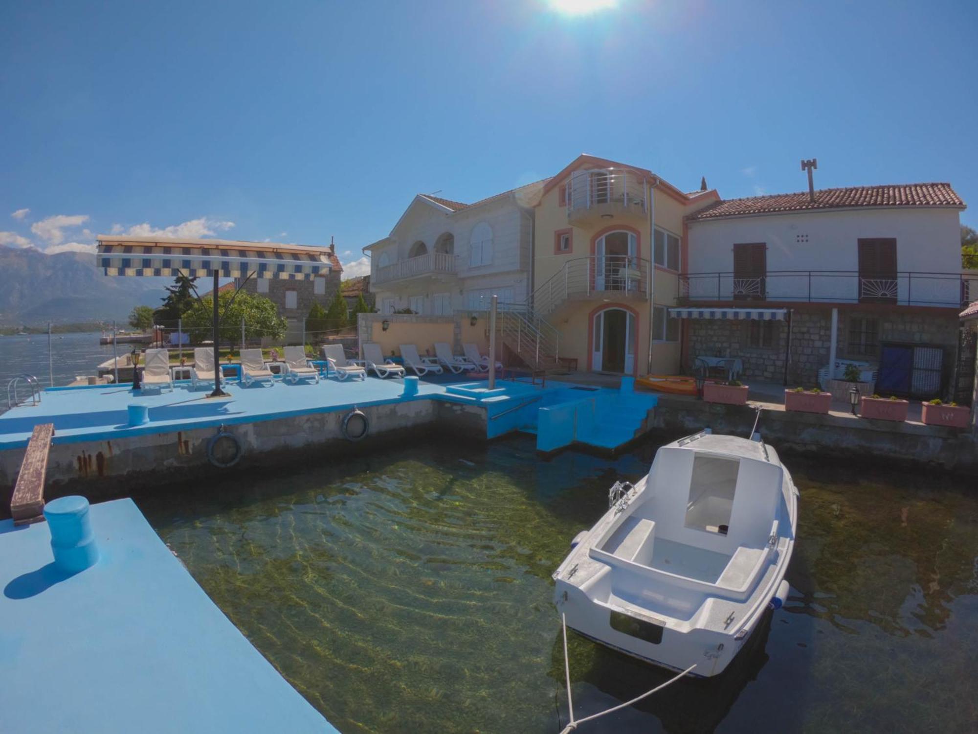Porto Del Sole Apartments Tivat Eksteriør billede