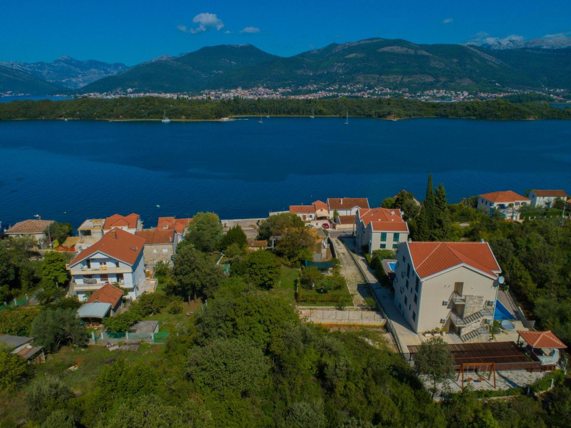 Porto Del Sole Apartments Tivat Eksteriør billede