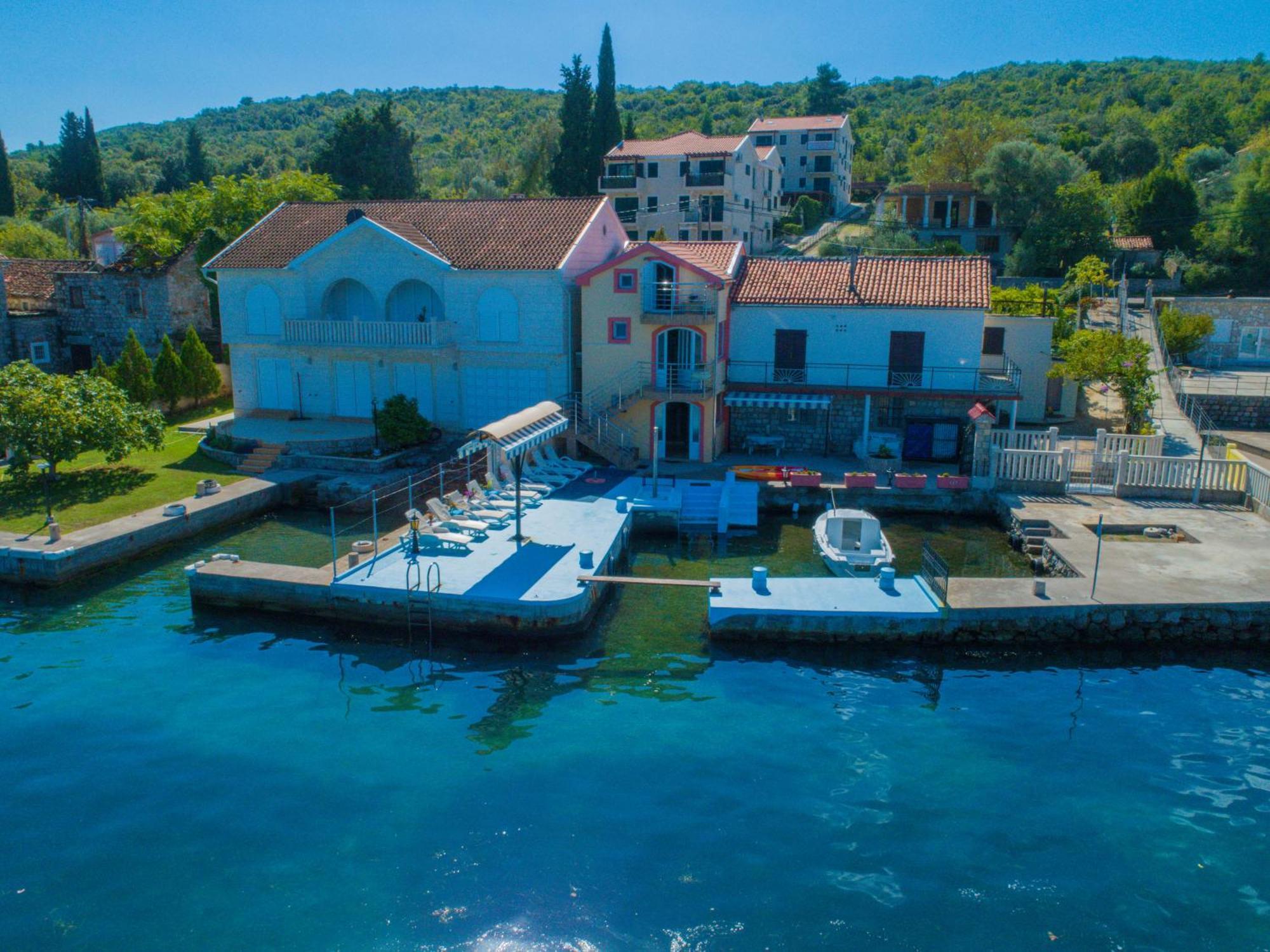 Porto Del Sole Apartments Tivat Eksteriør billede