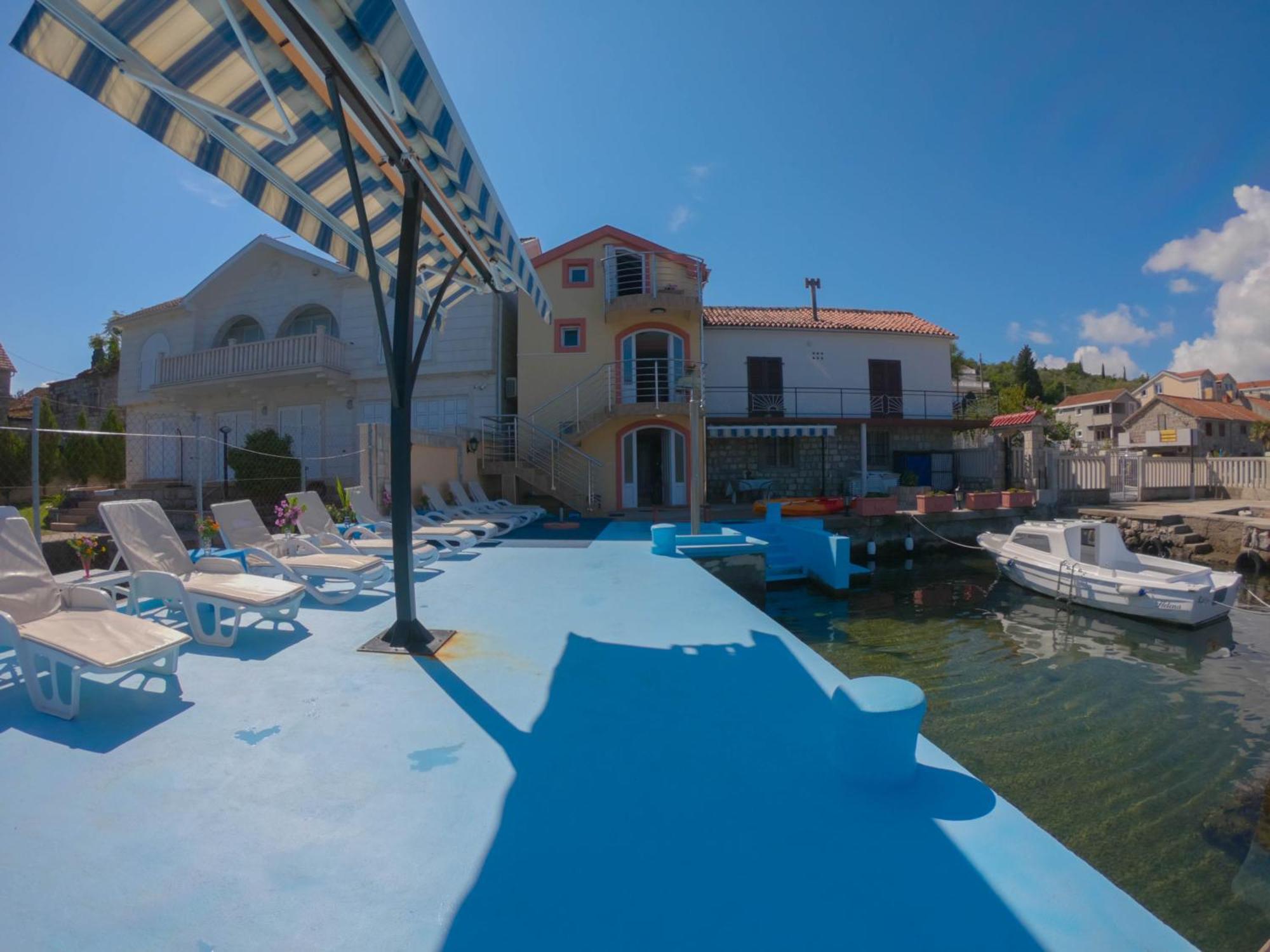 Porto Del Sole Apartments Tivat Eksteriør billede