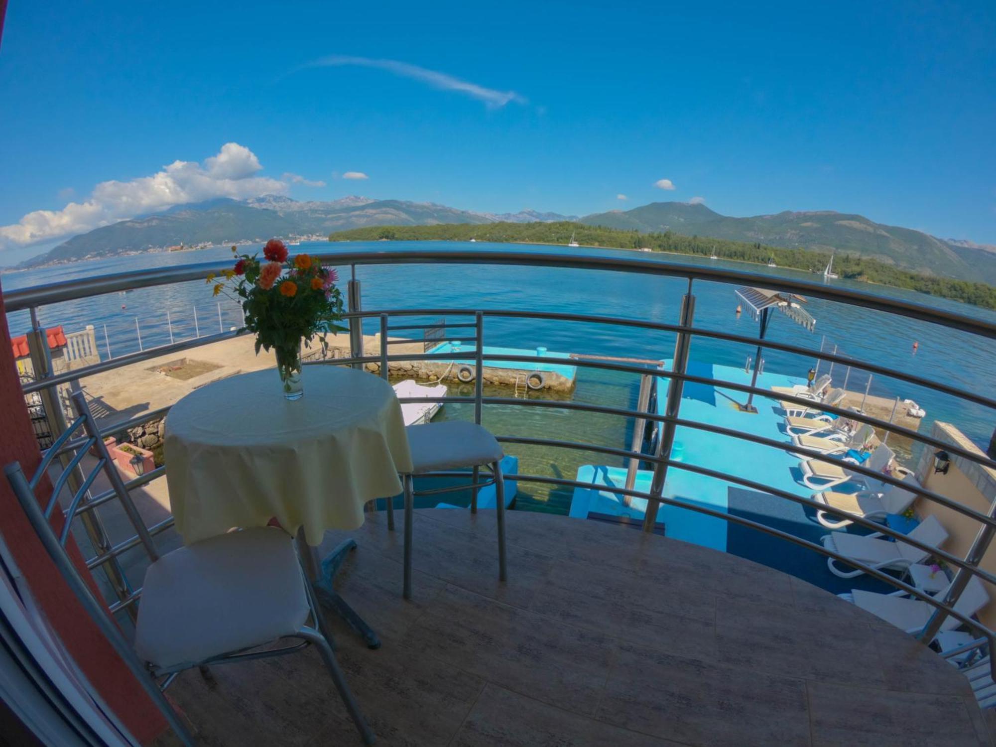 Porto Del Sole Apartments Tivat Eksteriør billede